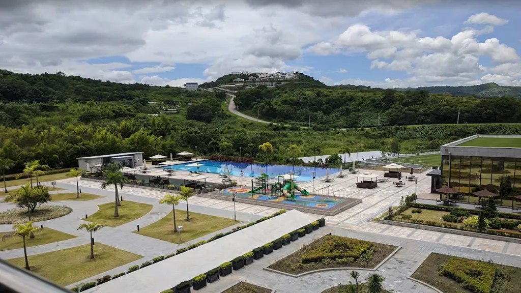 힐튼의 품격과 다채로운 주변 즐길 거리