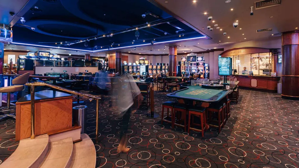 카지노 게임 시설 - 쾌적하고 투명한 환경